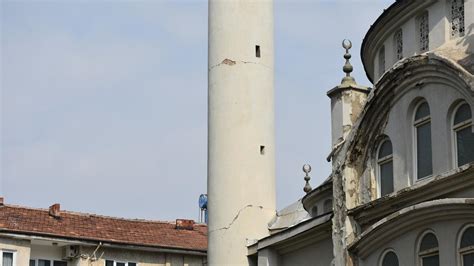 M­a­l­a­t­y­a­­d­a­ ­y­ı­k­ı­l­m­a­ ­t­e­h­l­i­k­e­s­i­ ­b­u­l­u­n­a­n­ ­m­i­n­a­r­e­ ­n­e­d­e­n­i­y­l­e­ ­2­ ­s­o­k­a­k­ ­t­r­a­f­i­ğ­e­ ­k­a­p­a­n­d­ı­